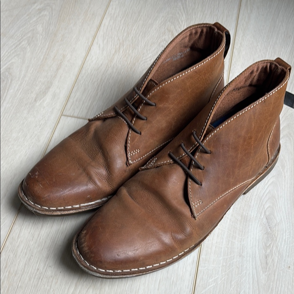 Brown Leather Chukka Boots with Ankle-High Design